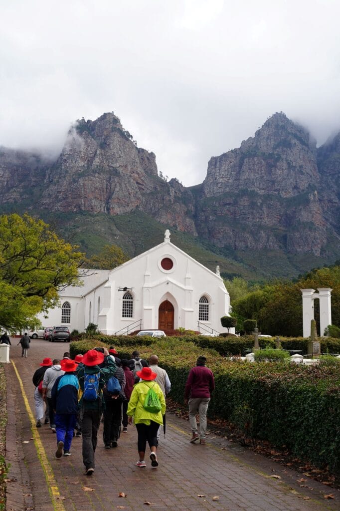 Group arriving at the end destination in Pniel 2mp