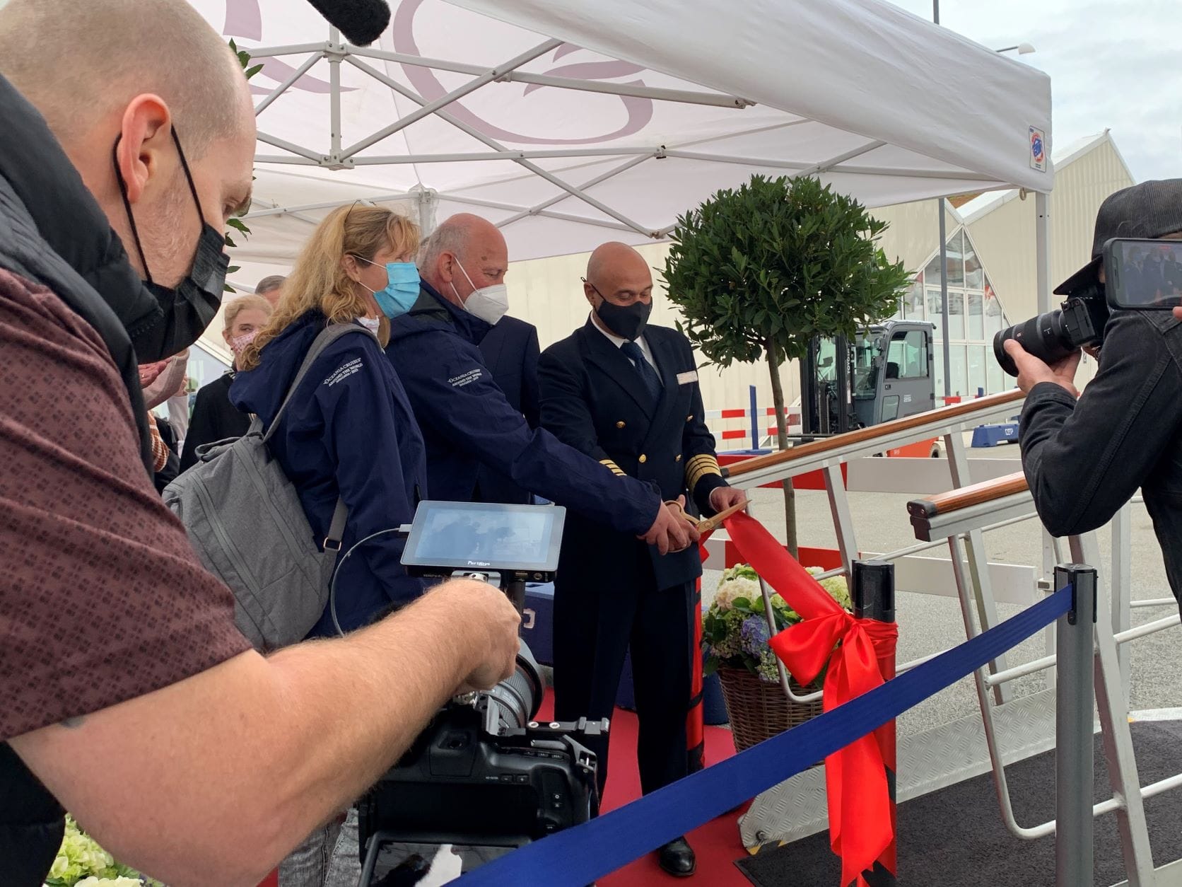 Oceania Cruises Resumes Sailing 1 Marina Captain Luca Manzi Master of the Marina and Bob Binder President CEO of Oceania Cruises 1 2mp